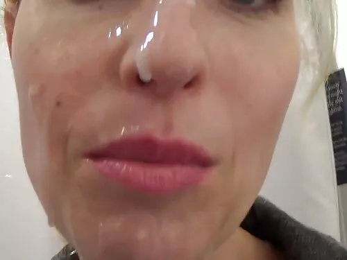 O negru pulos femeie ...