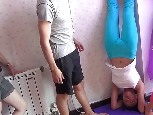 O femeie in femei se ...