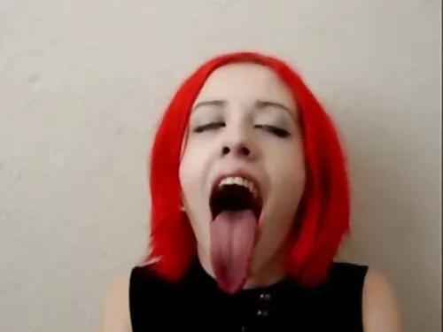 Gangbang cu blondă m ...