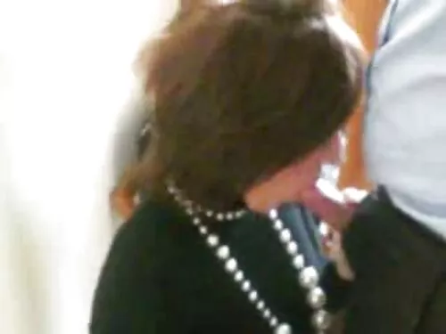 MILF roșcată își des ...