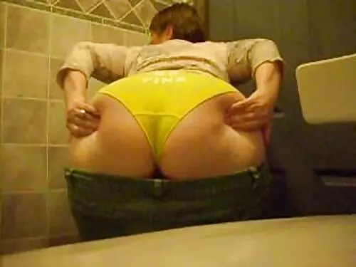 Busty MILF se mastur ...